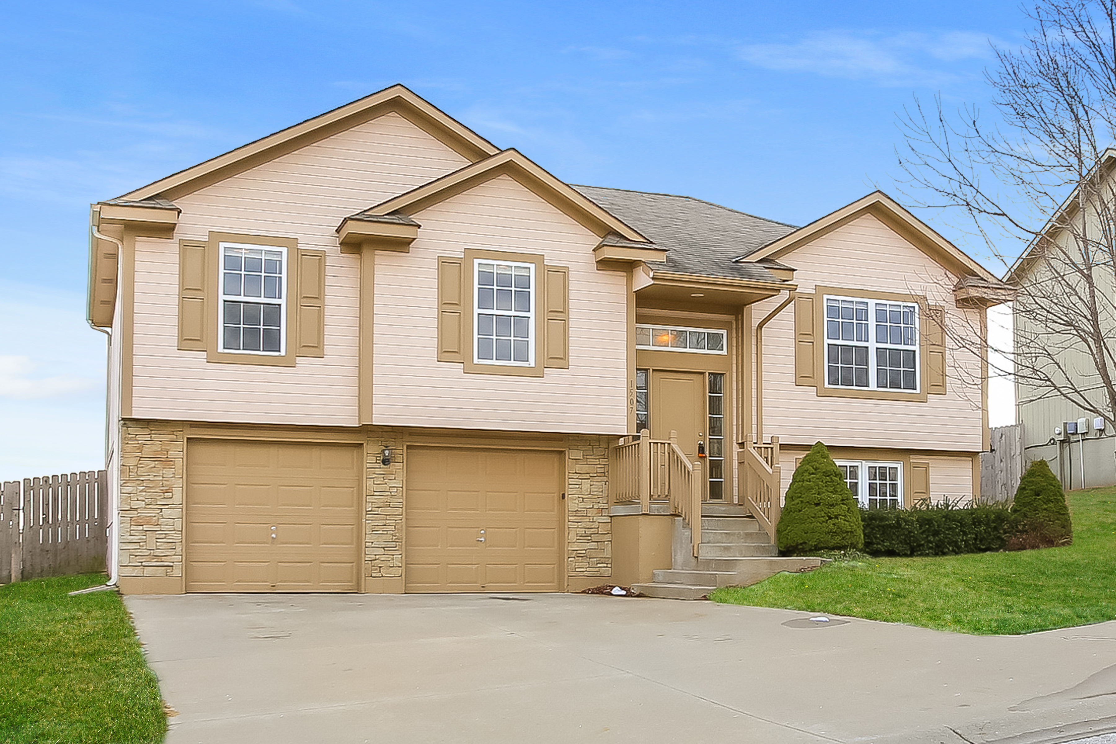 1507 NW High View Dr Grain Valley, MO 64029